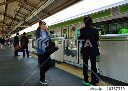 鉄道・ホームドア　山手線駒込駅 10387559