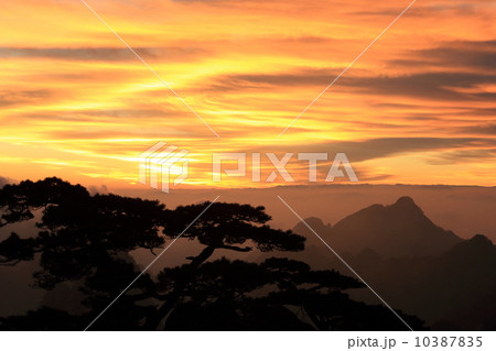 世界遺産・黄山の日の出 世界遺産・黄山の日の出 10387835