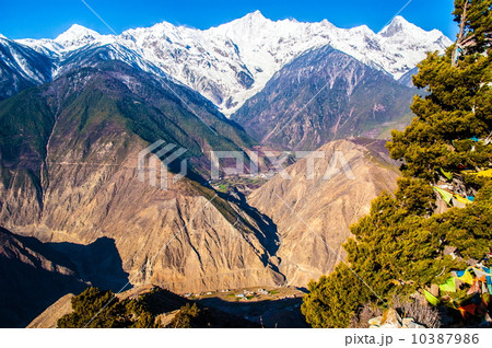 Yunnan scene-Meili(Meri) Snow Mountains and Lancang River Canyon Yunnan scene-Meili(Meri) Snow Mountains and Lancang River Canyon 10387986