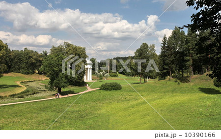 Scenic footpath Scenic footpath 10390166