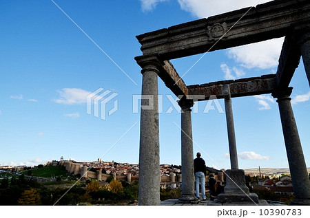 城壁の街アビラ（スペイン） 10390783