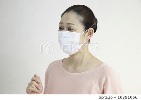 マスクと女性　ミドルエイジ 10391066