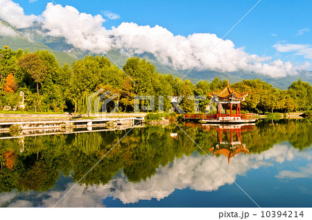 Yunnan scene-Dali three white pagodas and Cangshan Mountain Yunnan scene-Dali three white pagodas and Cangshan Mountain 10394214