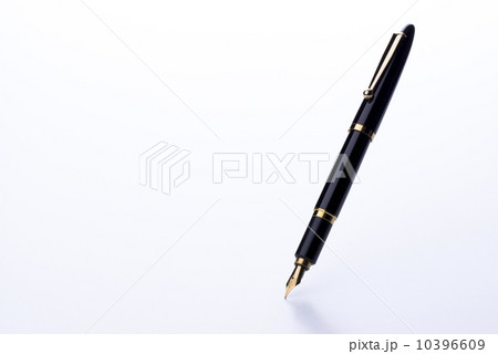 白背景に万年筆 10396609