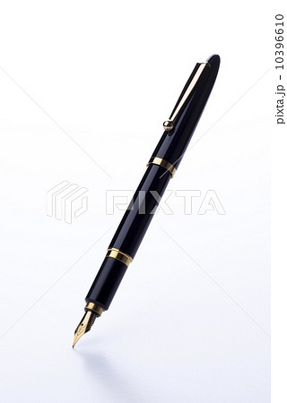 白背景に万年筆 10396610
