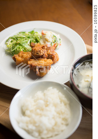 鶏の空揚げ 鶏の空揚げ 10399825