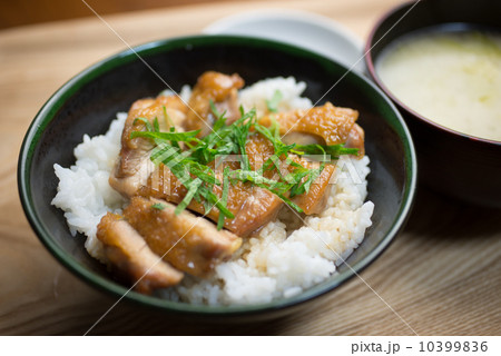 鶏の照り焼き丼 10399836