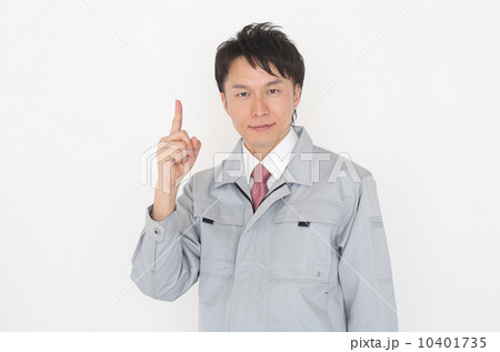 作業服を着た若い男性 作業服を着た若い男性 10401735