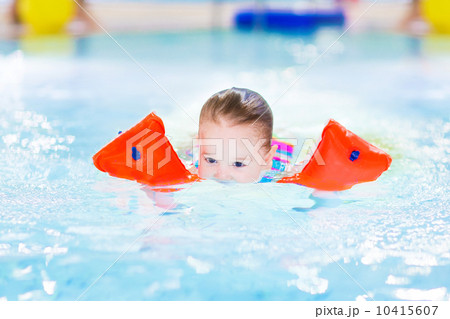Cute toddler girl swimming in a pool with her face underwater 10415607
