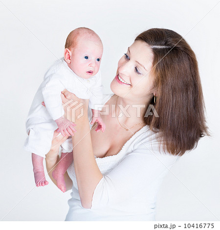 Attractive young mother holding her newborn baby 10416775
