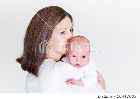 Young beautiful mother kissing her newborn baby 10417005