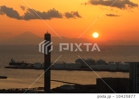 千葉港の夕暮れ 10420877