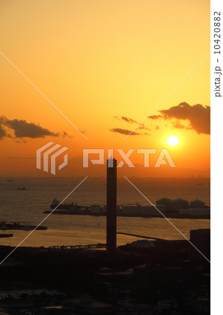 千葉港の夕暮れ 10420882