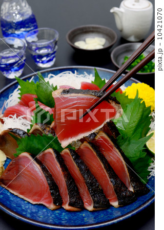 鰹のたたきと鰹の刺身 鰹のたたきと鰹の刺身 10421070