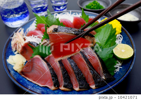 鰹のたたきと鰹の刺身 10421071