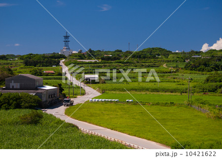 与論島の鉄塔が見える風景 10421622
