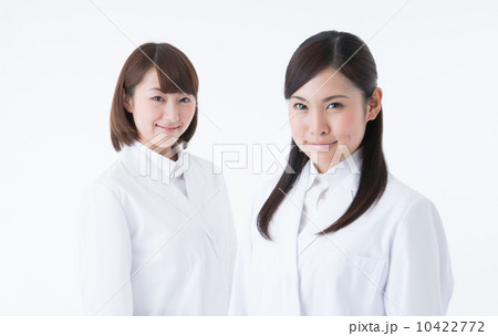 白衣の女性 10422772