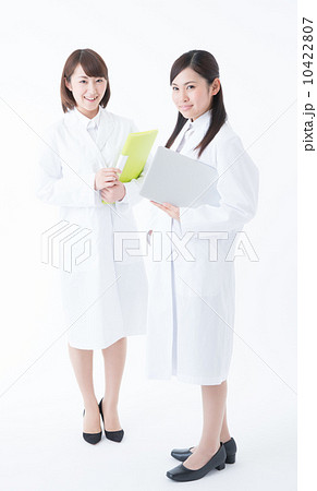 白衣の女性 10422807