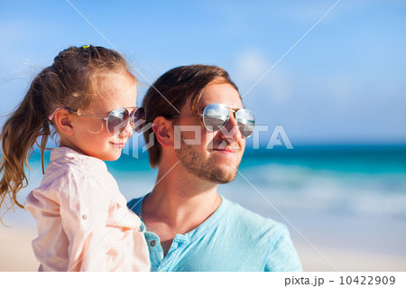 Father and daughter 10422909