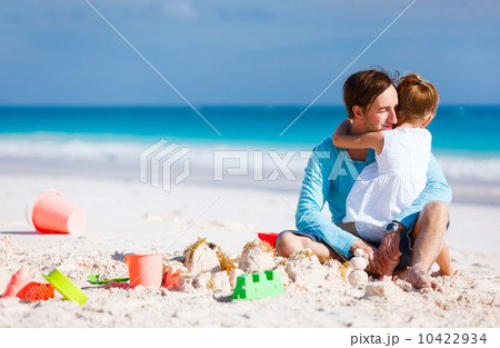 Father and daughter on a beach 10422934