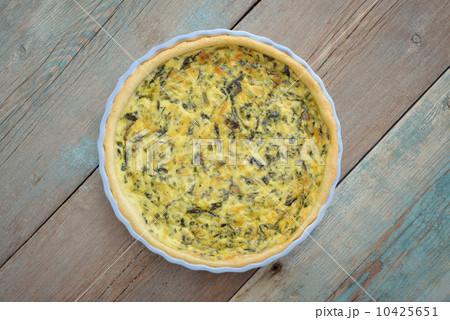 Traditional french quiche pie 10425651