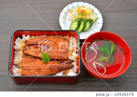 国産浜名湖産のうなぎの蒲焼きの鰻重イメージ。 国産浜名湖産のうなぎの蒲焼きの鰻重イメージ。 10426379