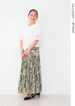 笑顔の女性 笑顔の女性 10427714