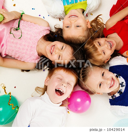 Croup of happy children lying in a circle Croup of happy children lying in a circle 10429014