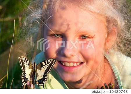 Girl portrait and butterfly 10429748
