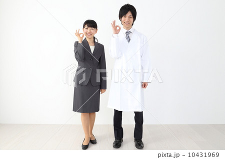 okサインのMRと医師 okサインのMRと医師 10431969