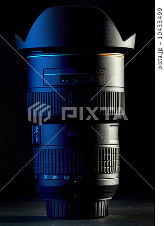 lens button close-up 10433499