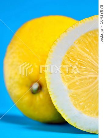fresh lemon 10433978