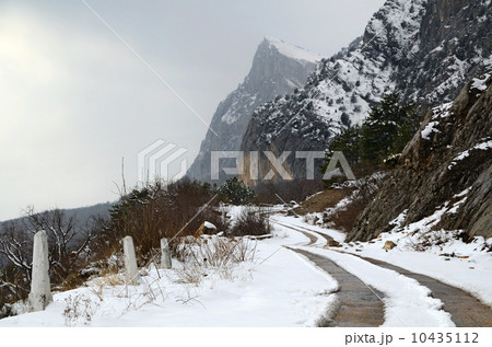 Mountain road Mountain road 10435112