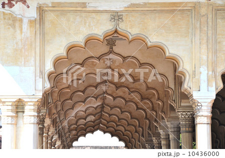 アーグラー城の一般謁見の間の見事な天井 10436000