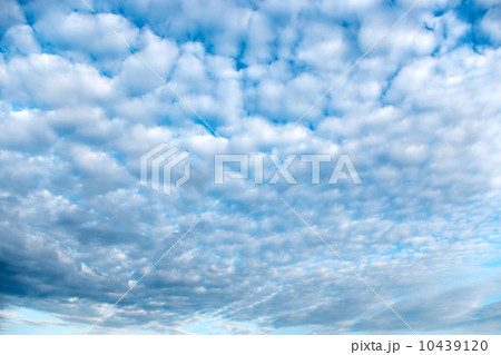 Beautiful fluffy cloudscape Beautiful fluffy cloudscape 10439120