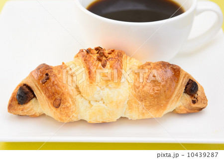 おいしい珈琲とチョコクロワッサン おいしい珈琲とチョコクロワッサン 10439287