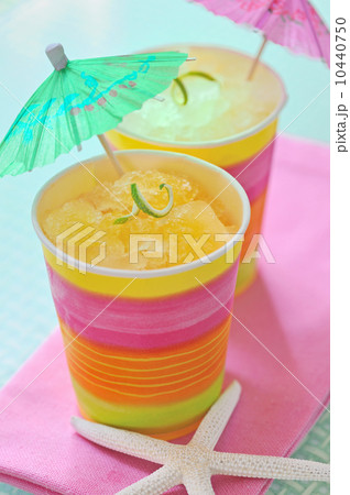 cocktail drinks 10440750
