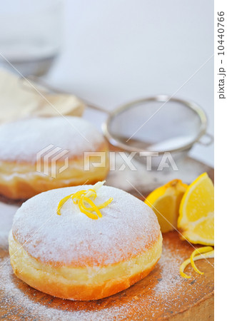 donut with lemon 10440766