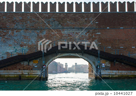view of Venice from the canal 10441027