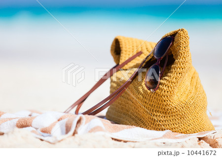 Beach vacation details 10441672