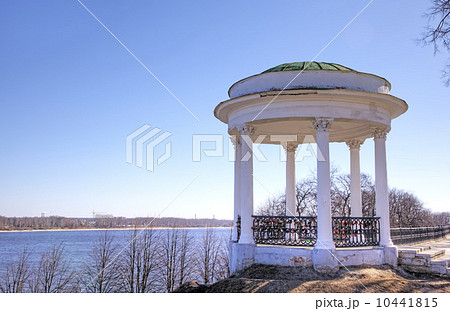 Rotunda on quay of Volga river. Yaroslavl, Russia 10441815