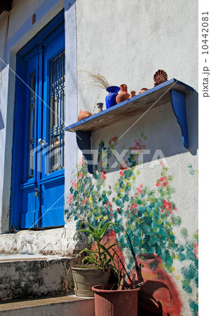 Traditional greek blue door and terracota ceramic jugs, Greece Traditional greek blue door and terracota ceramic jugs, Greece 10442081