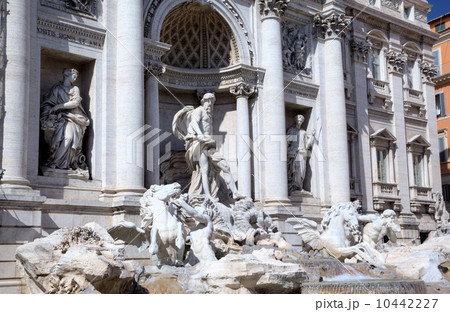 The Trevi Fountain. Roma (Rome), Italy  10442227