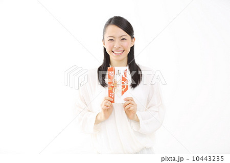 ご祝儀を持つ女性 ご祝儀を持つ女性 10443235