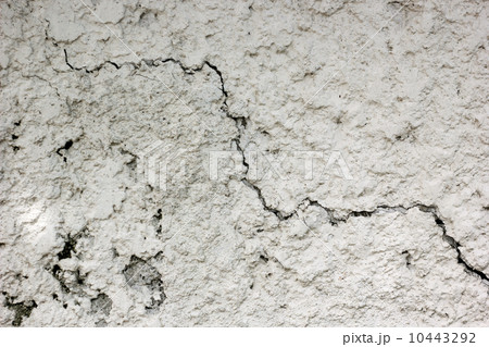 Old cracked wall 10443292