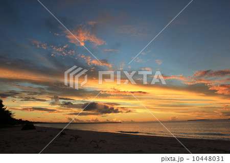 ウベア島　夕日 10448031