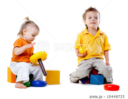 little kids plays with cubes little kids plays with cubes 10448725