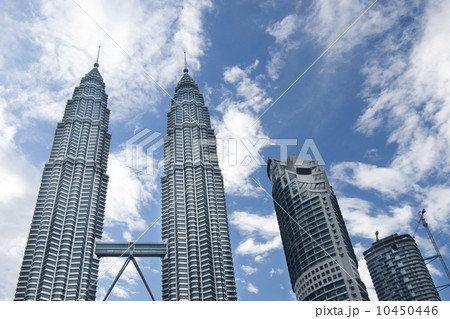 Petronas Twin Towers daylight 10450446