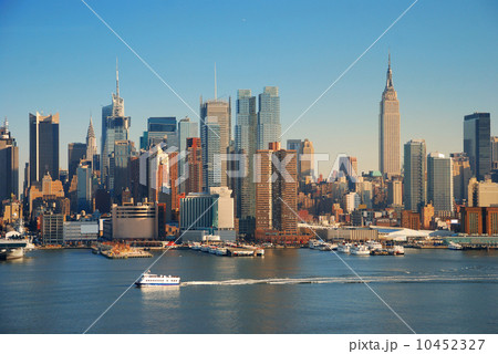 NEW YORK CITY WITH EMPIRE STATE BUILDING 10452327