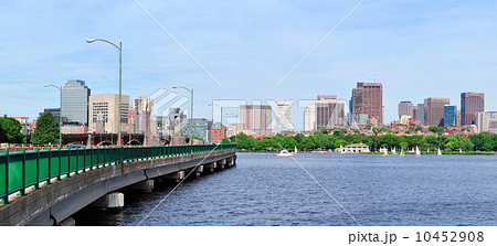 Urban city skyline 10452908